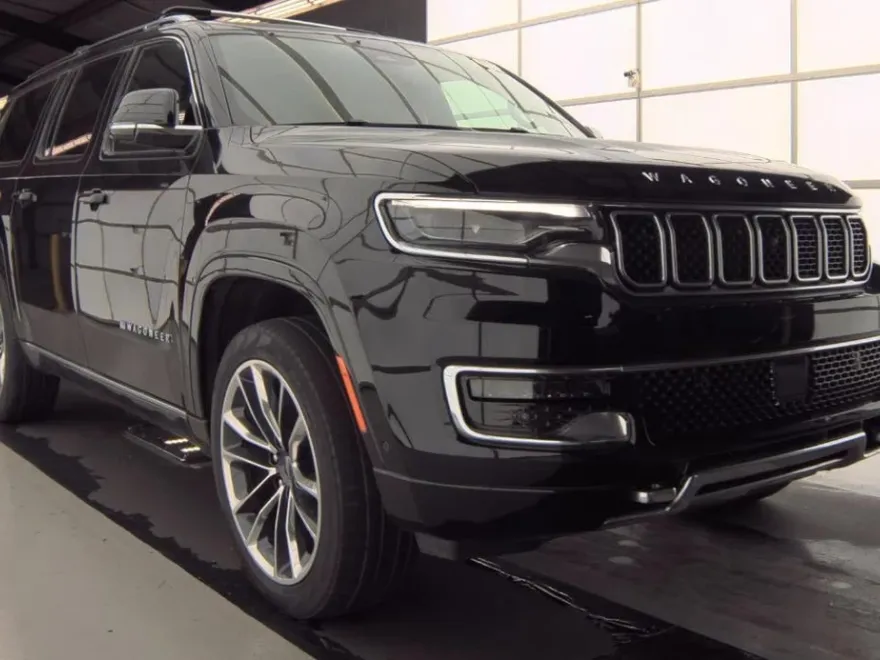 2024 Jeep Wagoneer L Series III photo 1