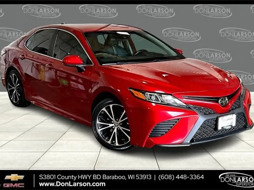 2019 Toyota Camry LE photo 1