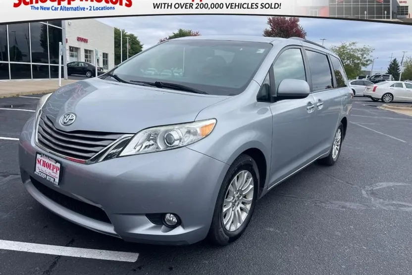 2016 Toyota Sienna XLE photo 1
