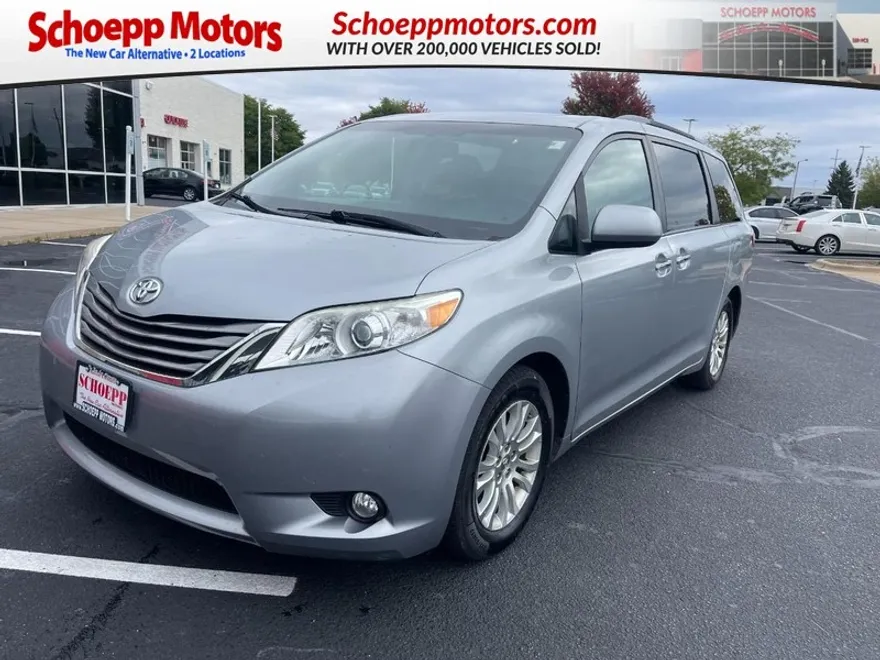 2016 Toyota Sienna XLE photo 1