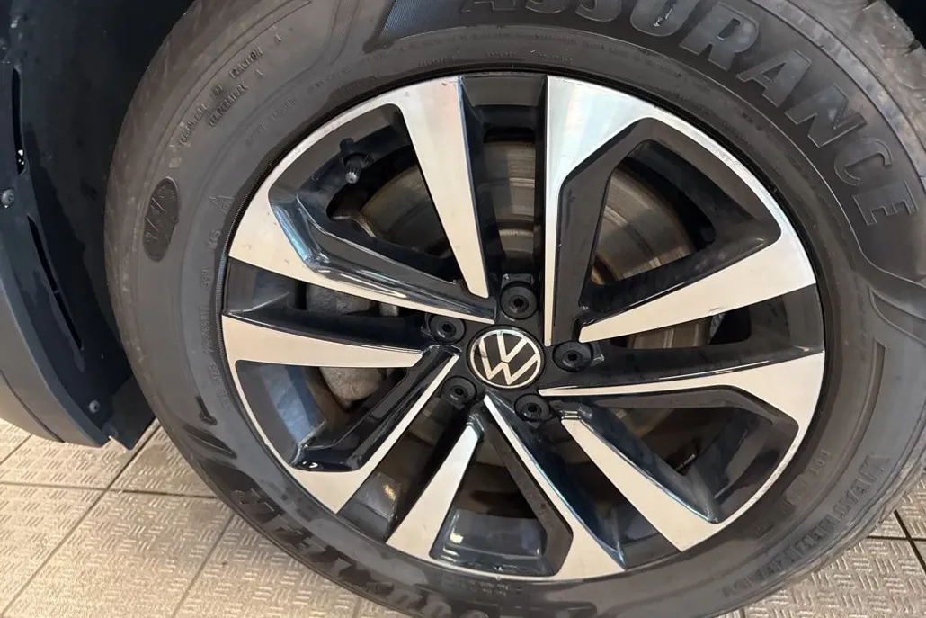 2022 Volkswagen Tiguan S photo 1