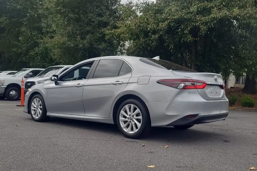 2023 Toyota Camry LE photo 1