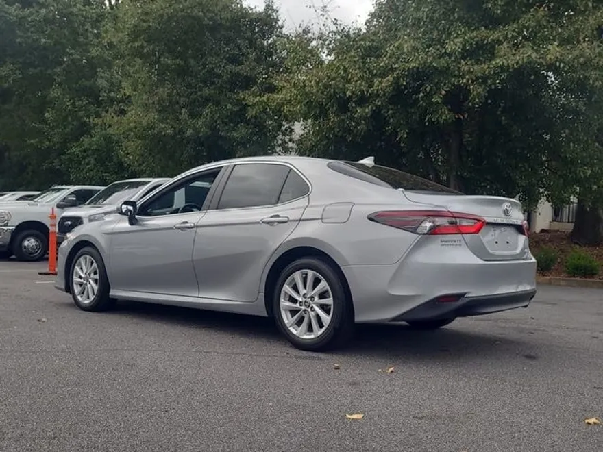2023 Toyota Camry LE photo 1