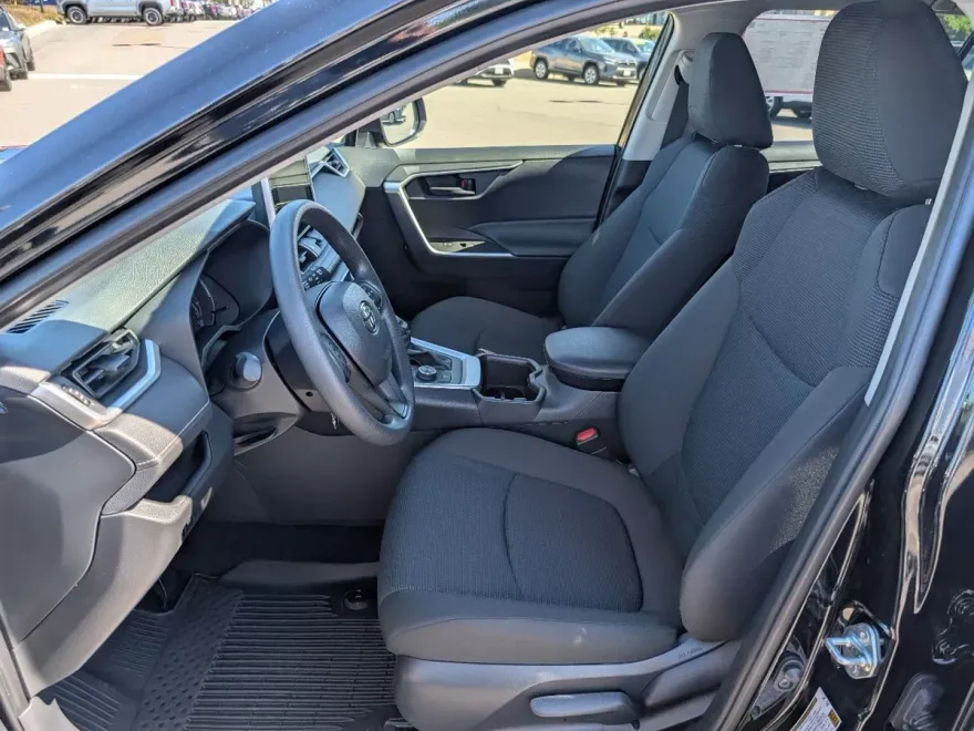 2025 Toyota RAV4 Hybrid LE photo 1