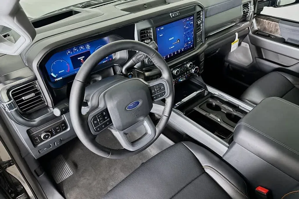 2025 Ford F-350 Lariat photo 1
