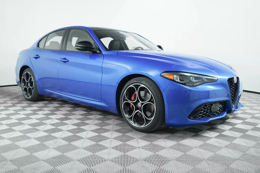 2025 Alfa Romeo Giulia photo 1