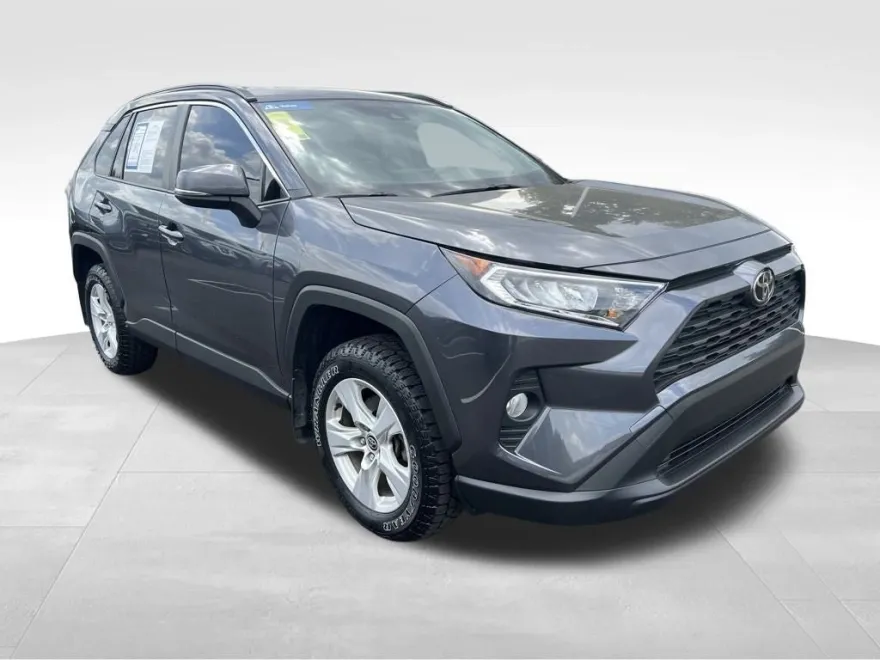 2020 Toyota RAV4 XLE photo 1