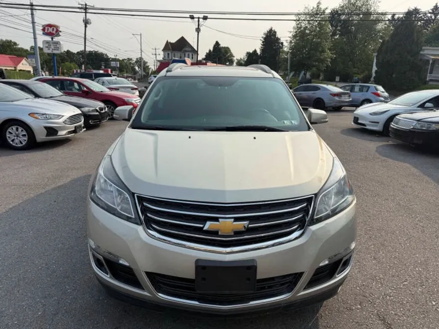 2015 Chevrolet Traverse 1LT photo 1
