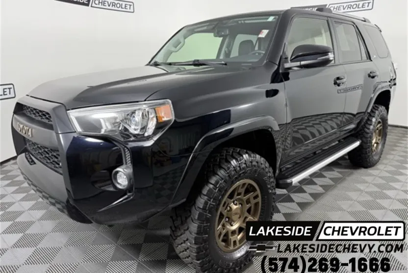 2019 Toyota 4Runner SR5 photo 1
