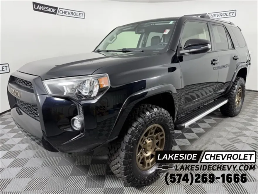 2019 Toyota 4Runner SR5 photo 1