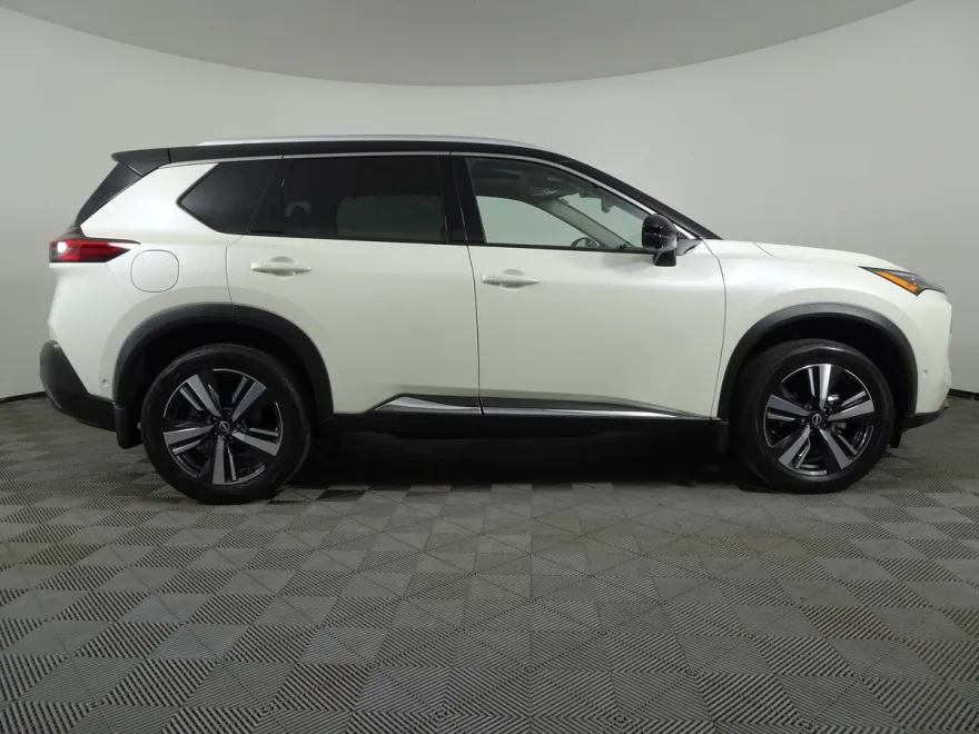 2023 Nissan Rogue SL photo 1