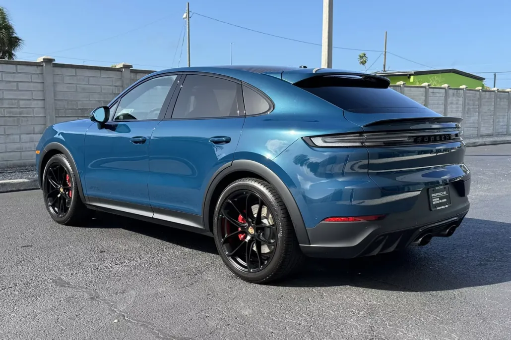 2025 Porsche Cayenne Coupe GTS photo 1