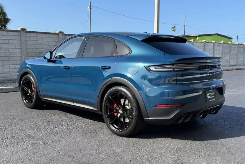 2025 Porsche Cayenne Coupe GTS photo 1