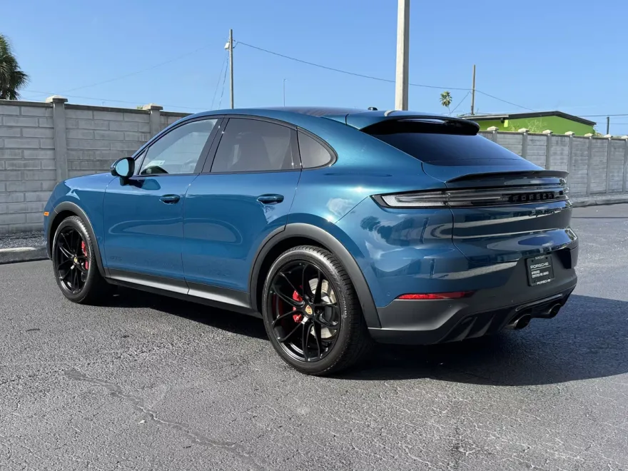 2025 Porsche Cayenne Coupe GTS photo 1
