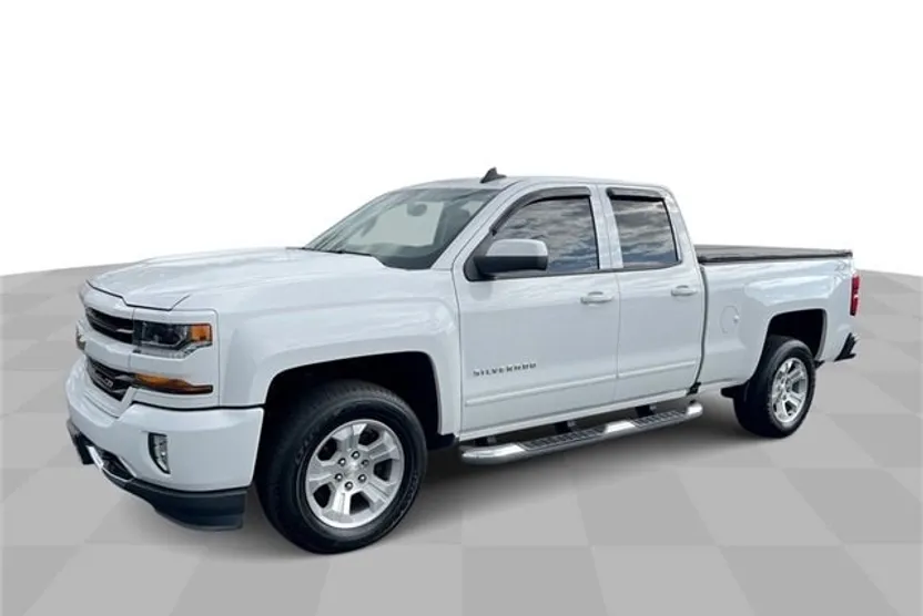 2017 Chevrolet Silverado 1500 LT photo 1