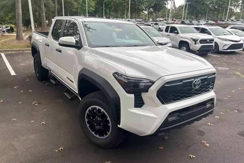 2025 Toyota Tacoma TRD Off-Road Double Cab photo 1