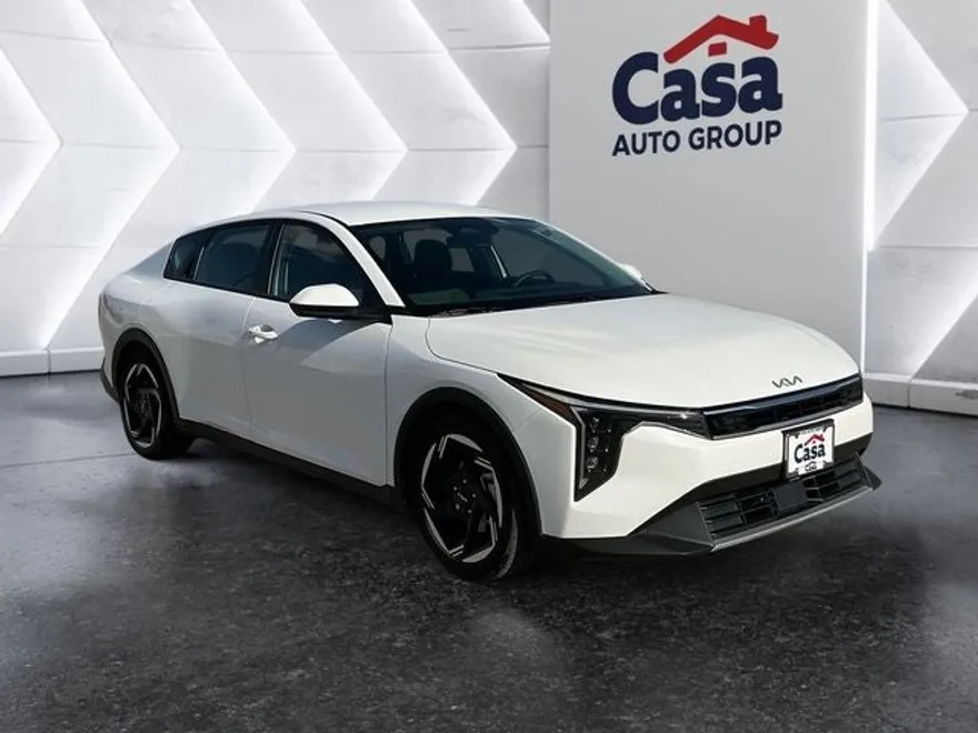 2025 Kia K4 EX photo 1