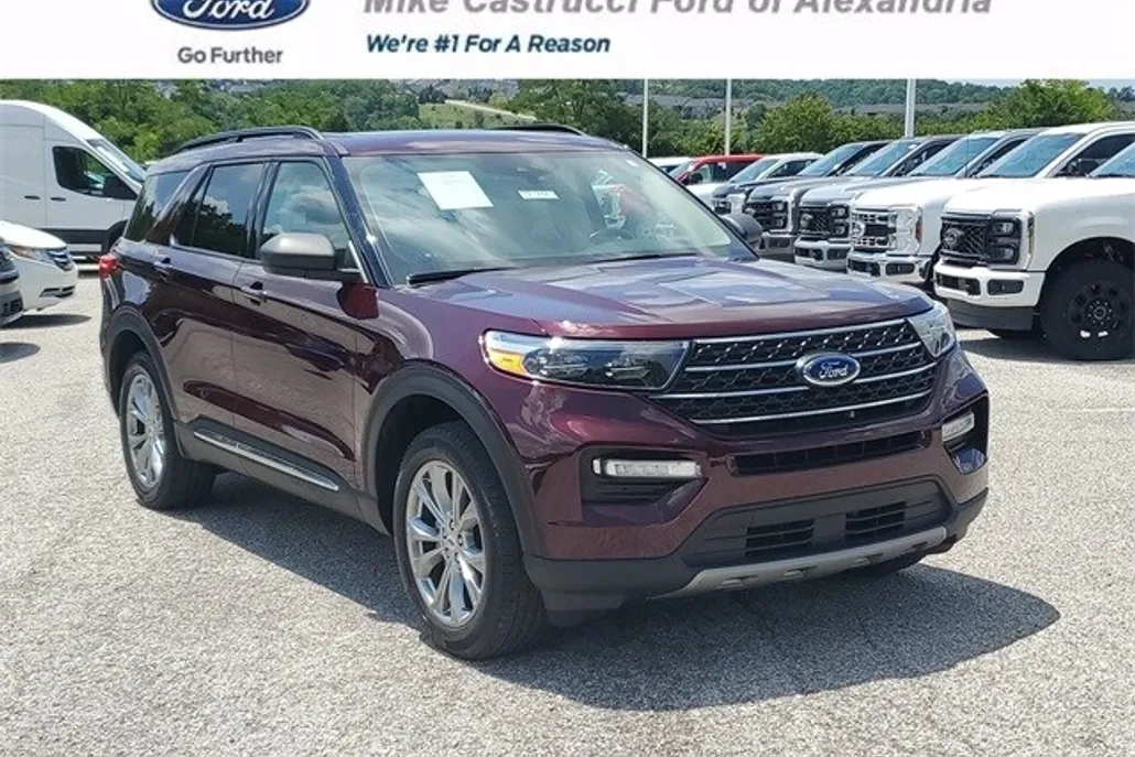 2022 Ford Explorer XLT photo 1