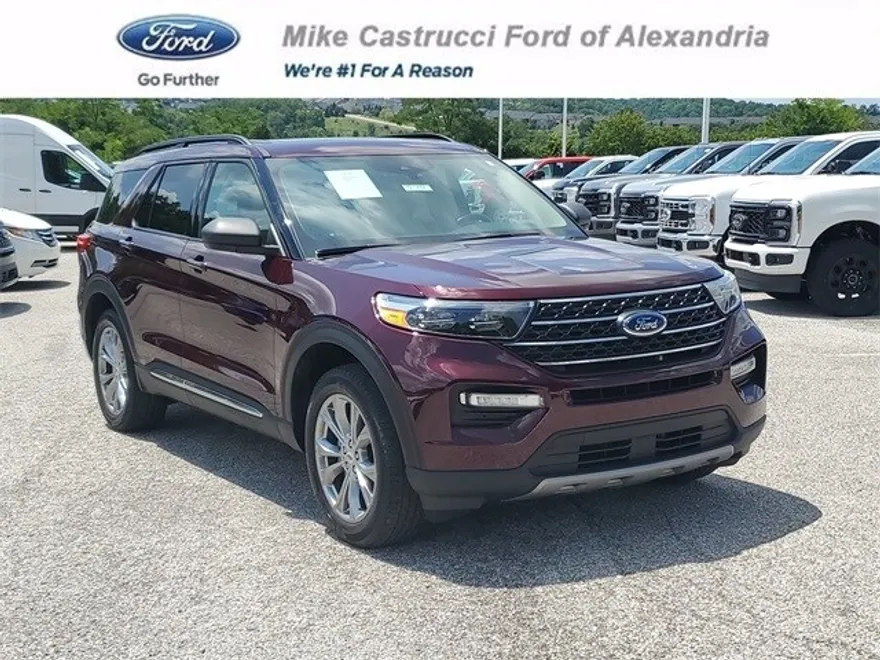 2022 Ford Explorer XLT photo 1