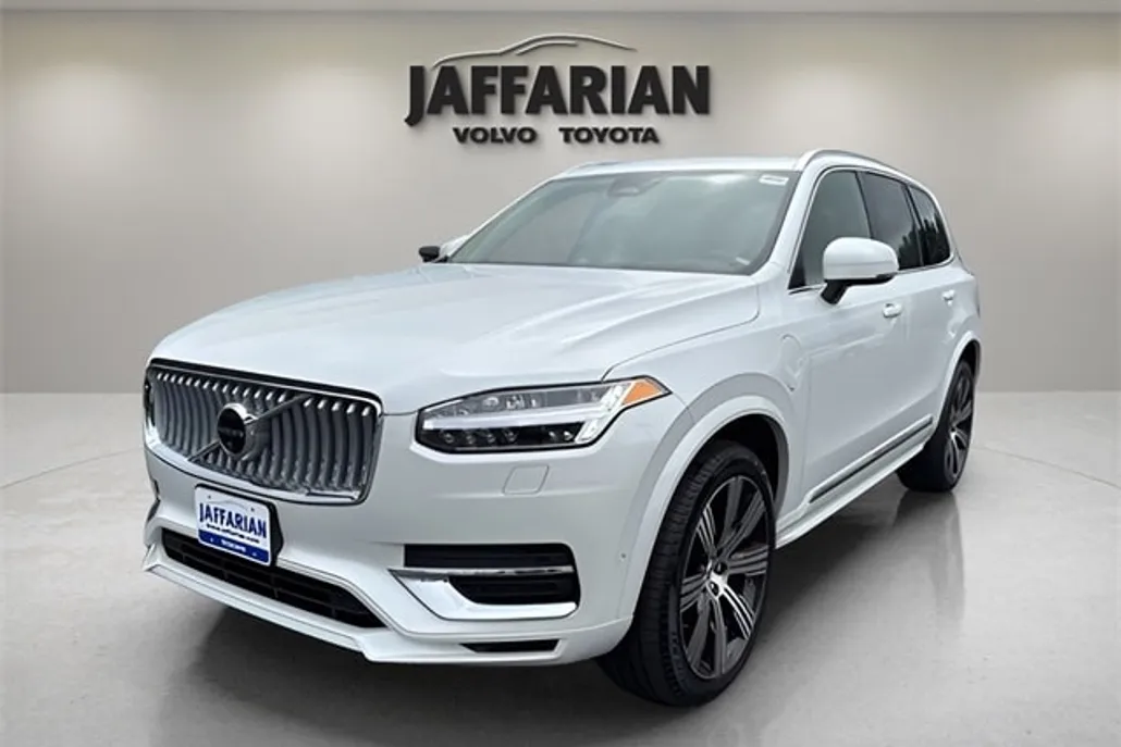 2025 Volvo XC90 T8 photo 1