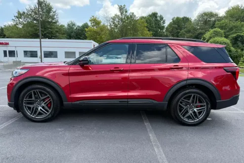 2025 Ford Explorer ST photo 2
