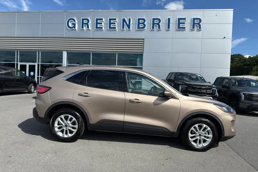 2021 Ford Escape SE photo 1
