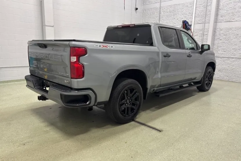 2023 Chevrolet Silverado 1500 Custom photo 1
