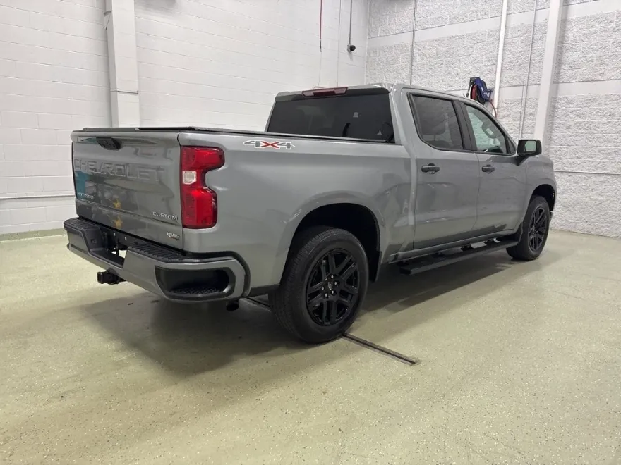 2023 Chevrolet Silverado 1500 Custom photo 1