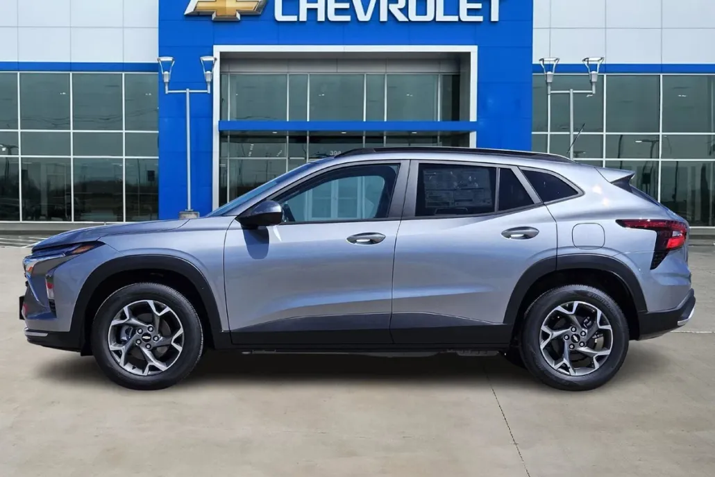 2025 Chevrolet Trax LT photo 1