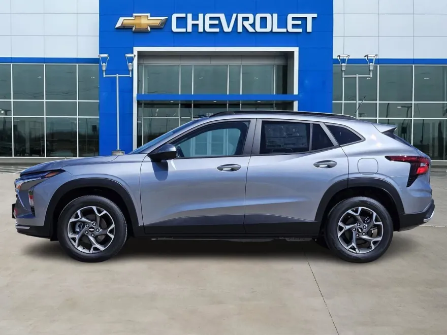 2025 Chevrolet Trax LT photo 1