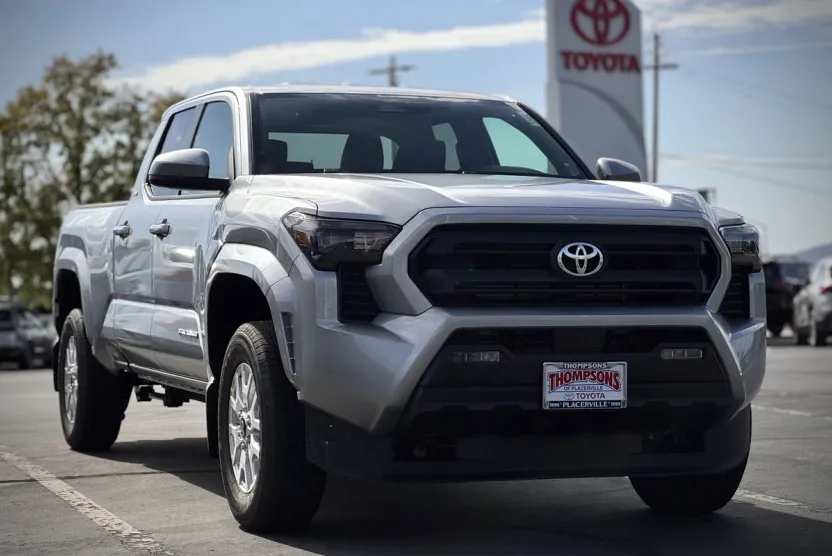 2025 Toyota Tacoma SR5 4x4 Double Cab photo 1
