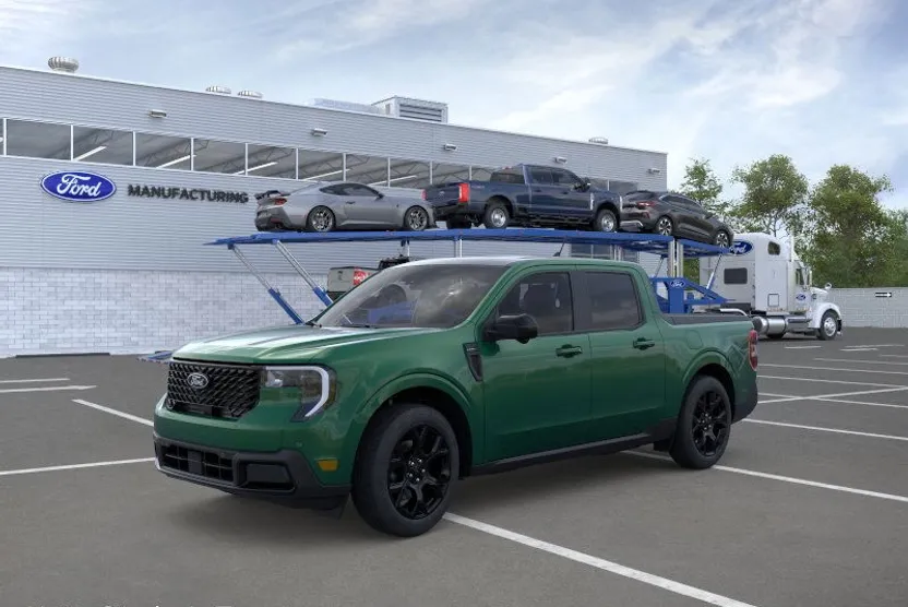 2025 Ford Maverick Lariat photo 1