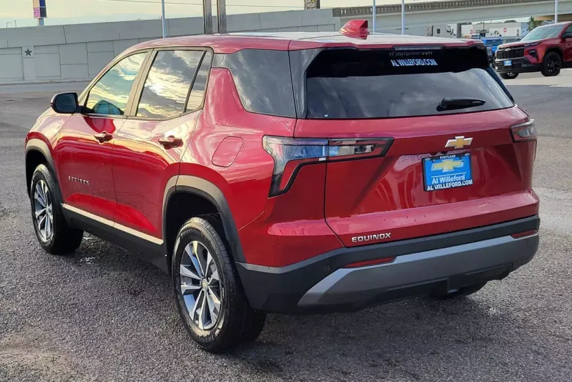 2026 Chevrolet Equinox LT photo 1