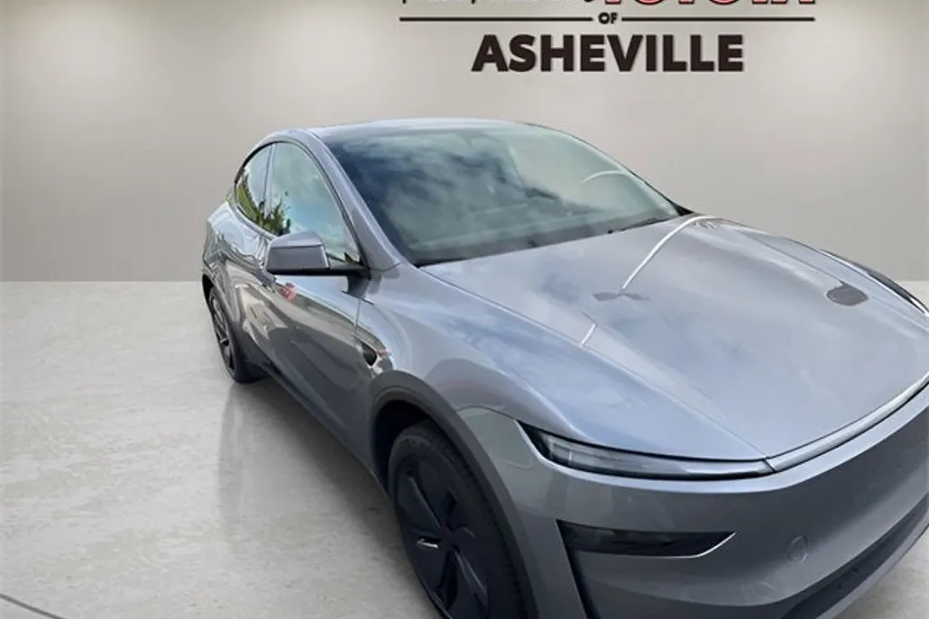 2026 Tesla Model Y Long Range photo 1