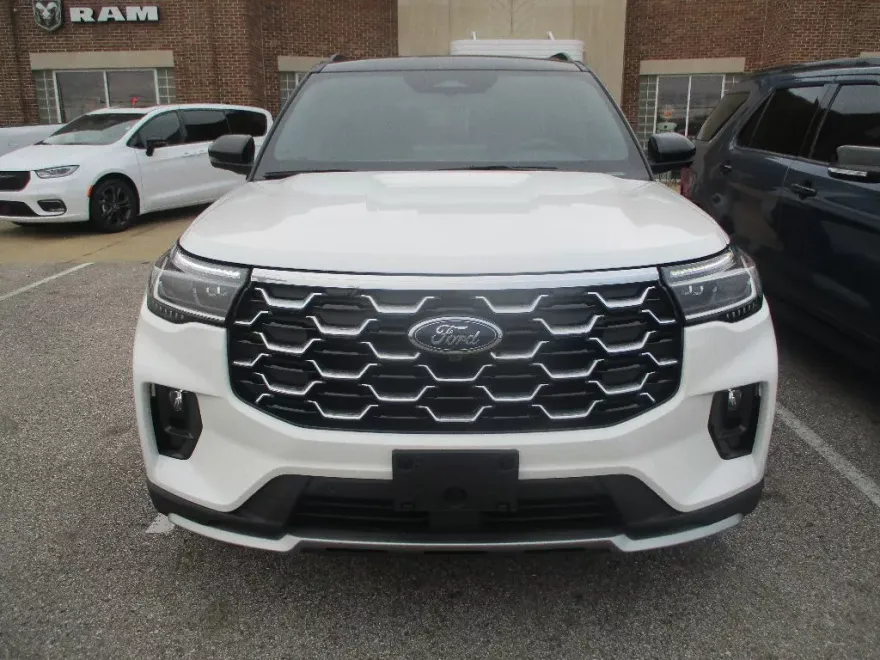 2025 Ford Explorer Platinum photo 1