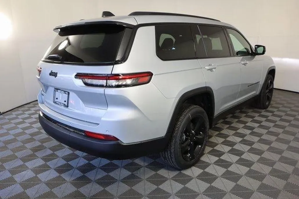 2025 Jeep Grand Cherokee Altitude photo 1