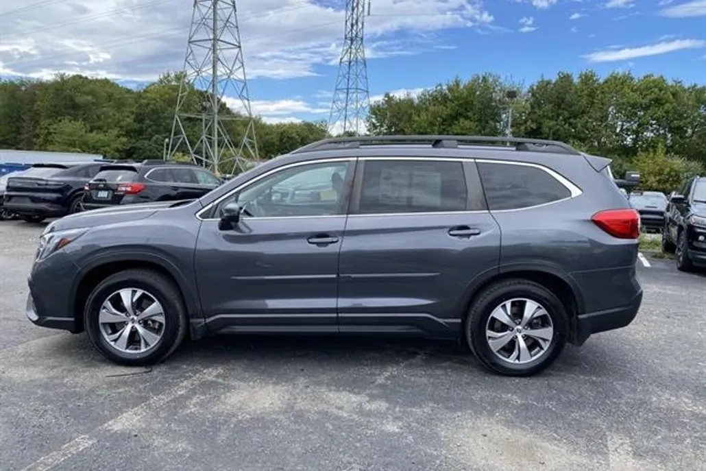 2023 Subaru Ascent Premium photo 1