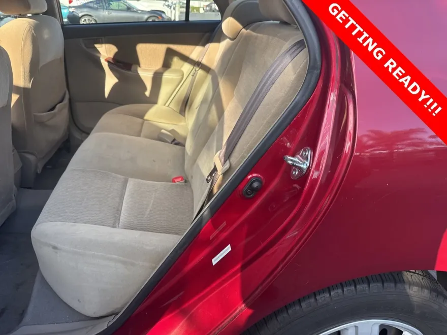 2005 Toyota Corolla LE photo 1