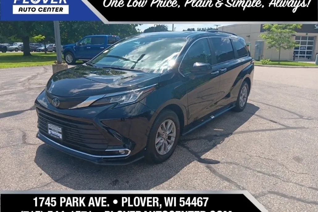 2023 Toyota Sienna XLE photo 1