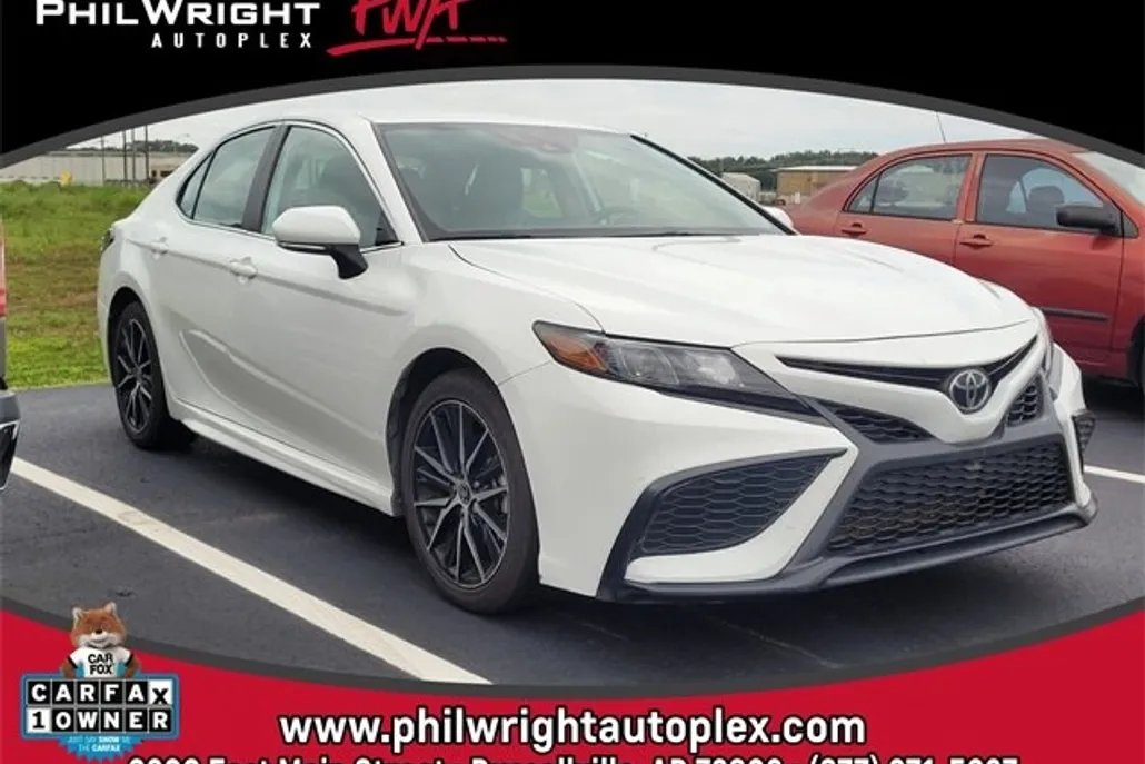 2023 Toyota Camry SE photo 1
