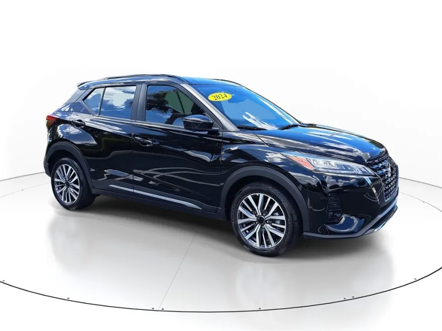 2024 Nissan Kicks SR photo 1