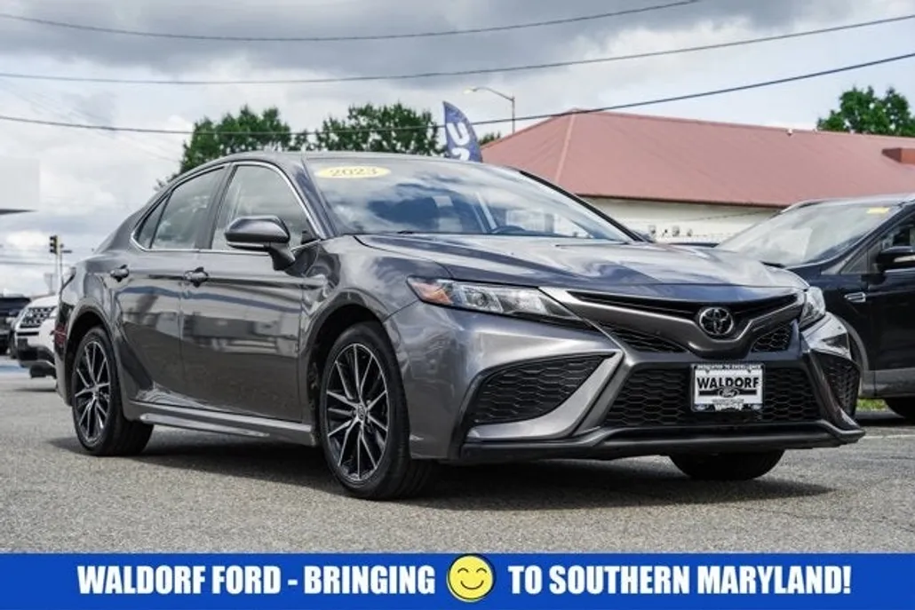 2023 Toyota Camry SE photo 1