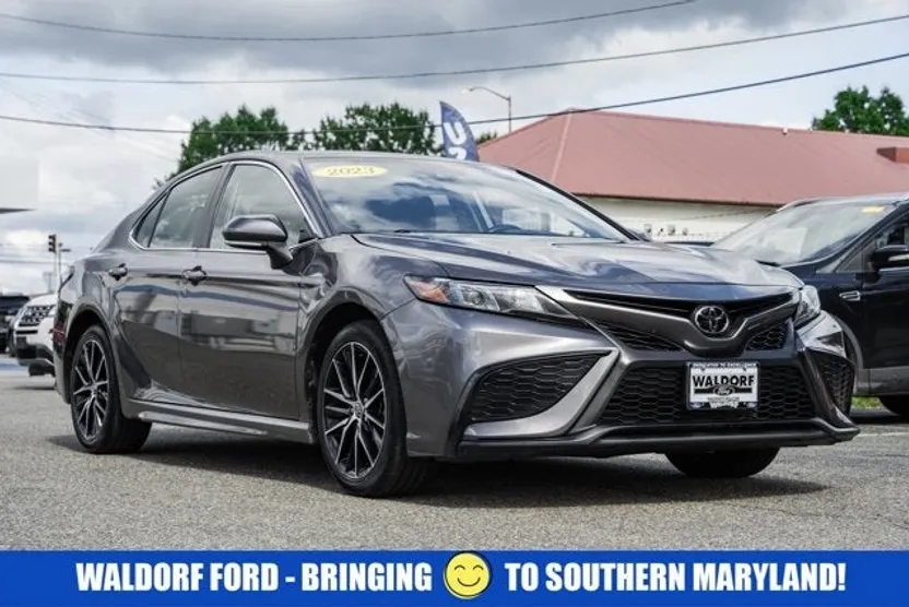 2023 Toyota Camry SE photo 1