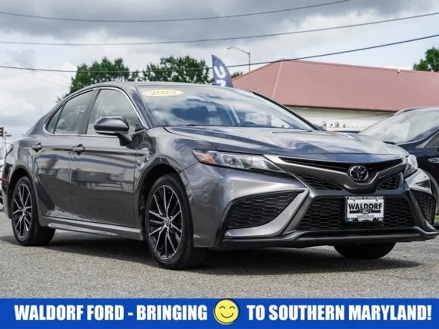 2023 Toyota Camry SE photo 1
