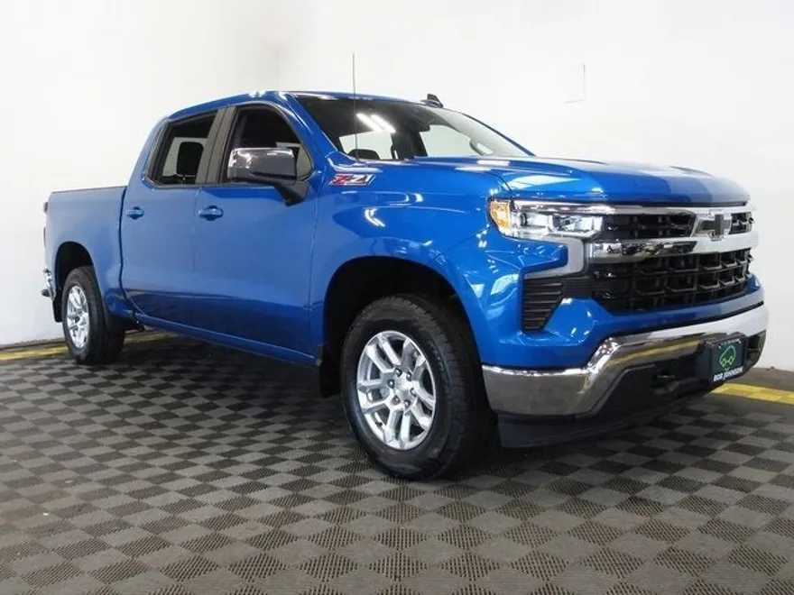 2024 Chevrolet Silverado 1500 LT1 photo 1