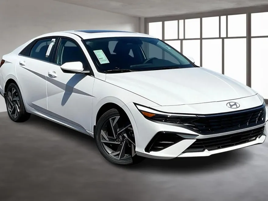 2025 Hyundai Elantra SEL Convenience photo 1