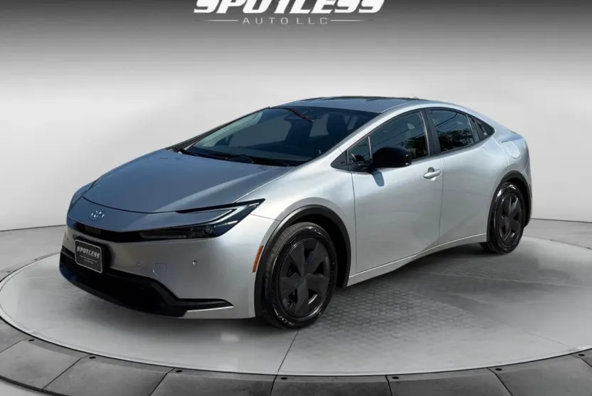 2024 Toyota Prius LE photo 1