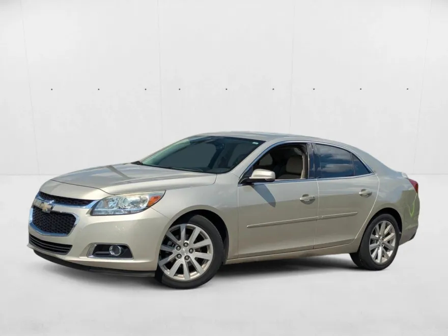 2015 Chevrolet Malibu 2LT photo 1