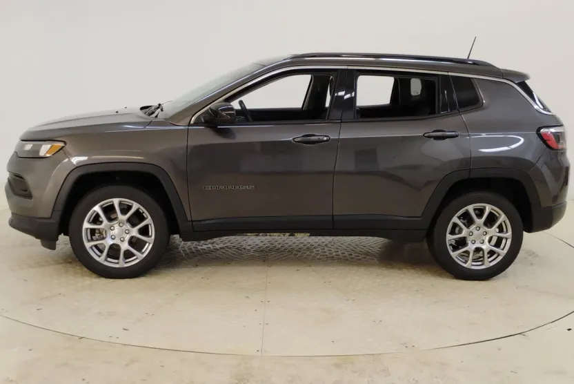 2022 Jeep Compass Latitude Lux photo 1
