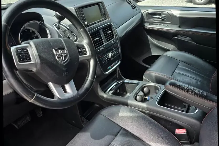 2017 Dodge Grand Caravan GT photo 1